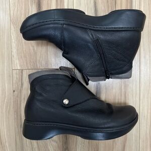 Naot Pacific Women's Size 6-6.5 US/37 EU Black & Grey Leather Booties Comfort